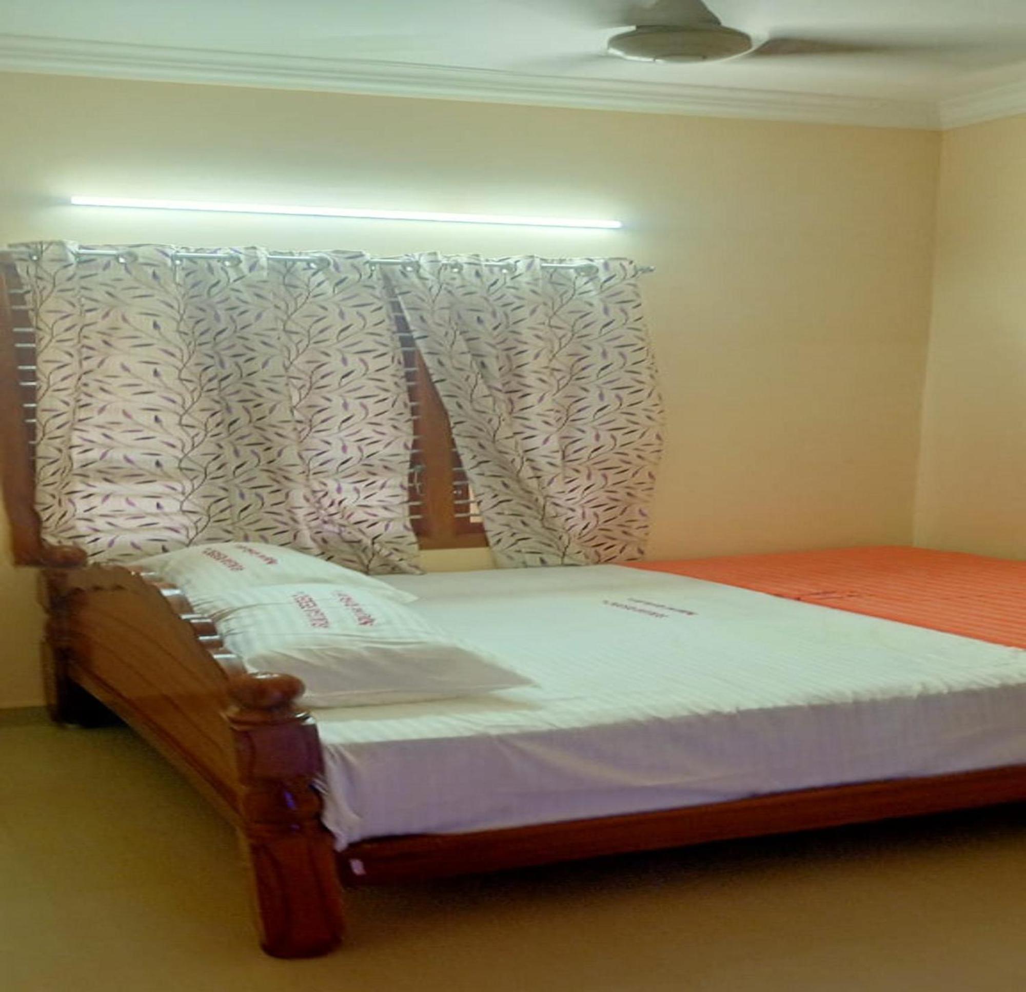 Arumugam Residency Ac Tiruchchendūr Exterior foto